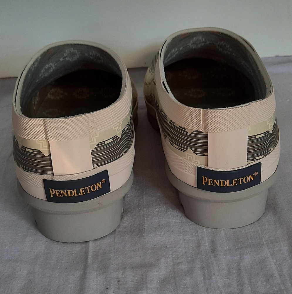 Pendleton Beige And Gray Patterned Garden Boots - image 4